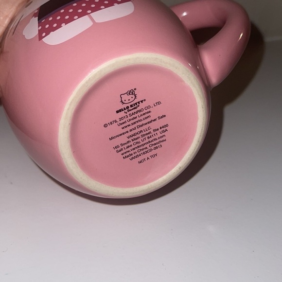 Hello Kitty Pink 1976 2013 Sanrio Co. 18 oz Coffee Mug - Picture 4 of 4